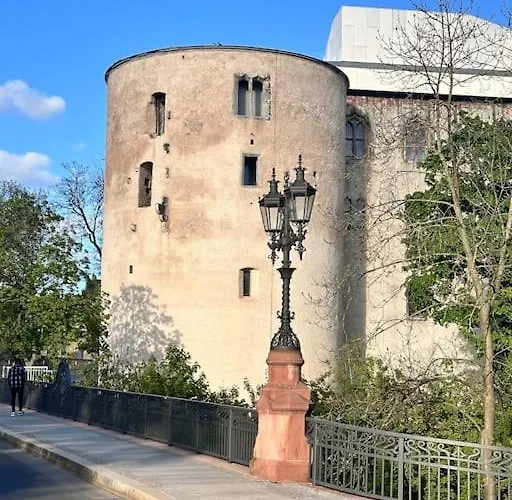 Altstadt In Unmittelbarer Naehe Zu Saale Und Marktplatz Mit Privatem Parkplatz