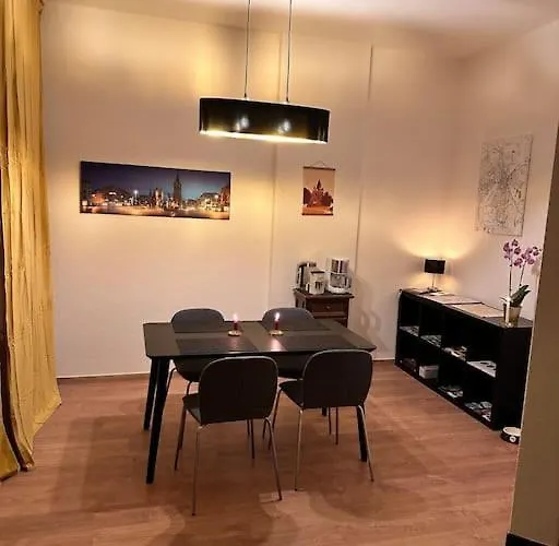 Altstadt In Unmittelbarer Naehe Zu Saale Und Marktplatz Mit Privatem Parkplatz